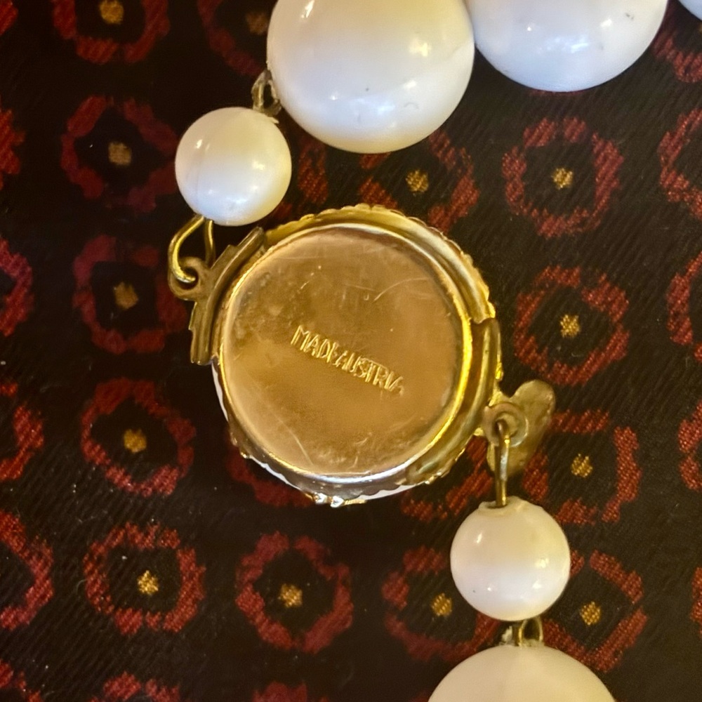 Vintage Austrian Made White Beaded Silk String Round Necklace - Picture 9 of 11